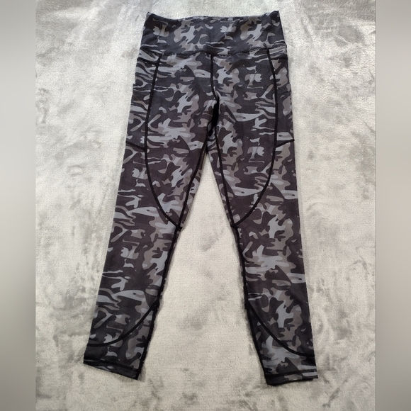 Zyia Active Blue Camo High Rise Capri Leggings with Pockets Women's Size 8-10 - Picture 1 of 5